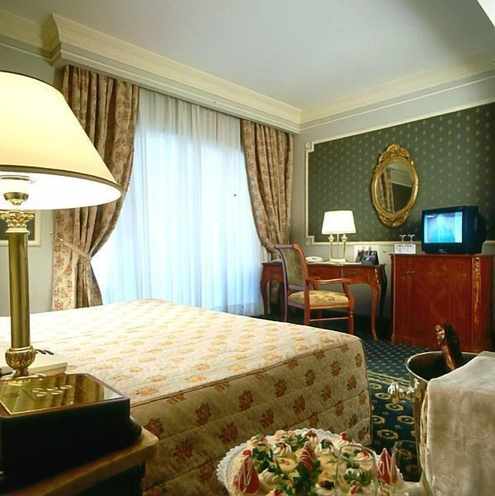 Grand Hotel Vanvitelli Caserta Luaran gambar